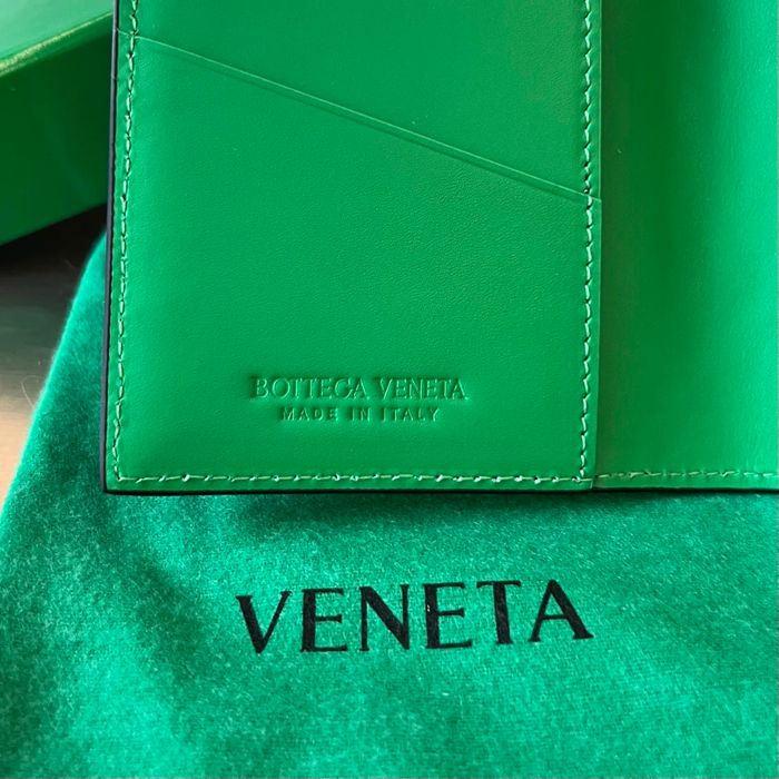 BOTTEGA VENETA BV 629679 新作パッチワークパスポートケース 編み牛皮 13.3x9.5cm サイズ:13.3x9.5cm