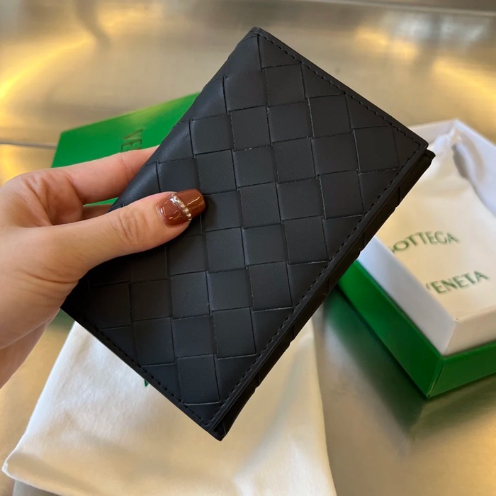 BOTTEGA VENETA BV 629679 新作パッチワークパスポートケース 編み牛皮 13.3x9.5cm サイズ:13.3x9.5cm