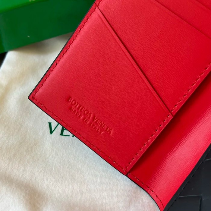 BOTTEGA VENETA BV 629679 新作パッチワークパスポートケース 編み牛皮 13.3x9.5cm サイズ:13.3x9.5cm