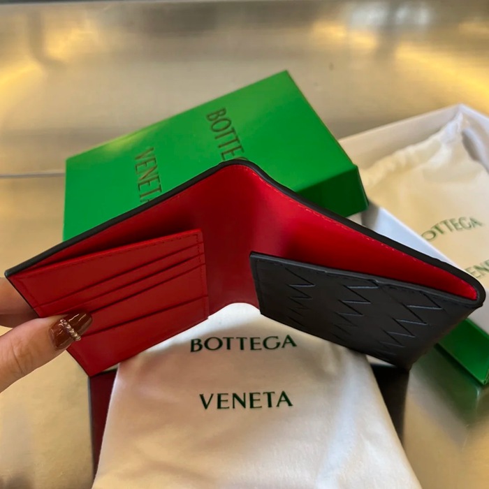 BOTTEGA VENETA BV 629679 新作パッチワークパスポートケース 編み牛皮 13.3x9.5cm サイズ:13.3x9.5cm