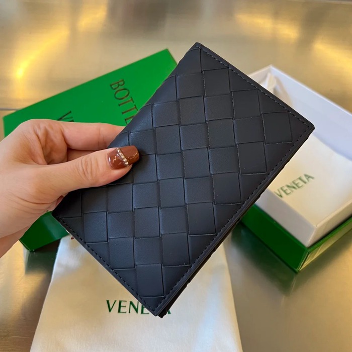 BOTTEGA VENETA BV 629679 新作パッチワークパスポートケース 編み牛皮 13.3x9.5cm サイズ:13.3x9.5cm
