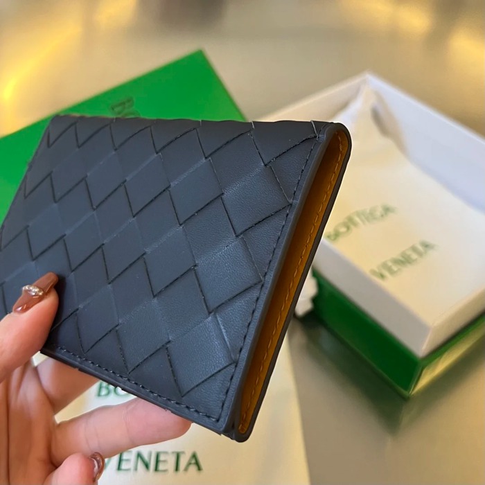 BOTTEGA VENETA BV 629679 新作パッチワークパスポートケース 編み牛皮 13.3x9.5cm サイズ:13.3x9.5cm