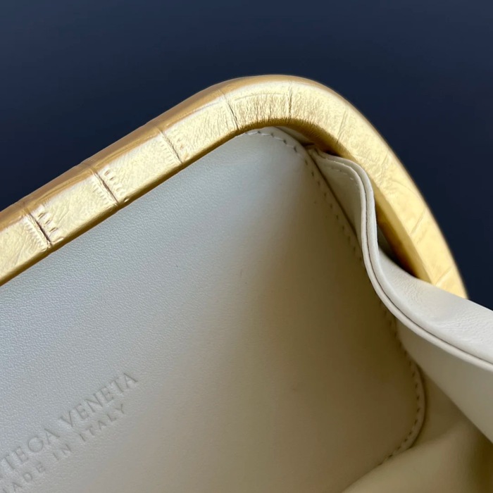 BOTTEGA VENETA BV 737025 ノット イブニングバッグ ワニ革 19x11.5cm サイズ:19x11.5cm
