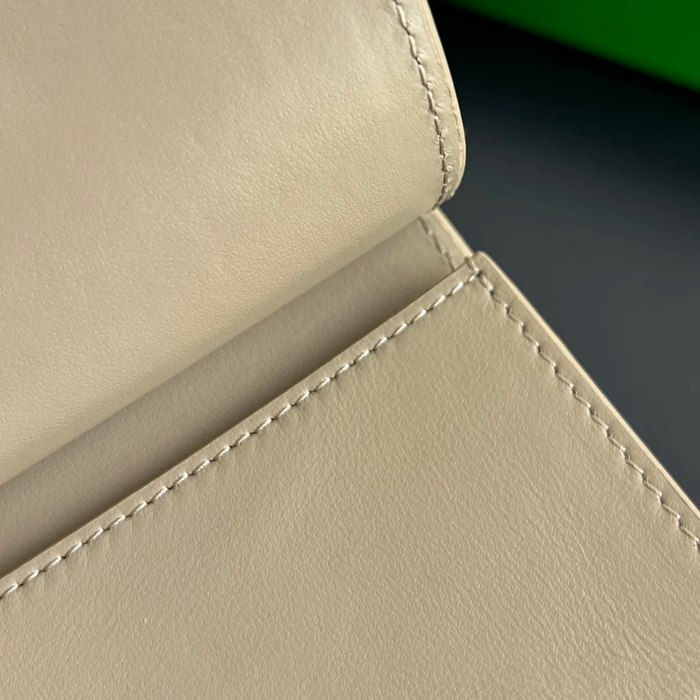 BOTTEGA VENETA BV 810596 ソリスティス カードケース 11x7.8x2.5cm サイズ:11x7.8x2.5cm