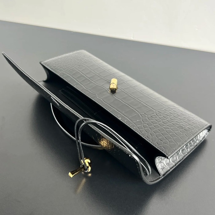 BOTTEGA VENETA BV 741511 クラッチバッグ ワニ紋羊革 31x13cm サイズ:31x13cm