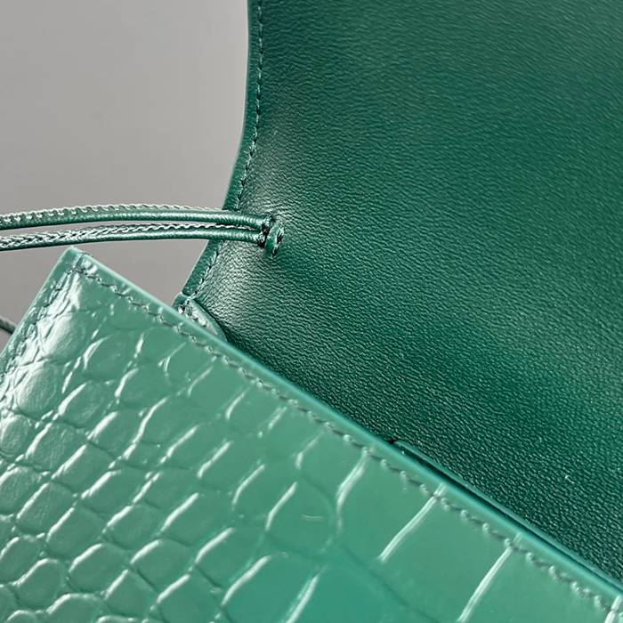 BOTTEGA VENETA BV 741511 クラッチバッグ ワニ紋羊革 31x13cm サイズ:31x13cm