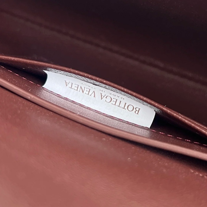 BOTTEGA VENETA BV 741511 クラッチバッグ ワニ紋羊革 31x13cm サイズ:31x13cm