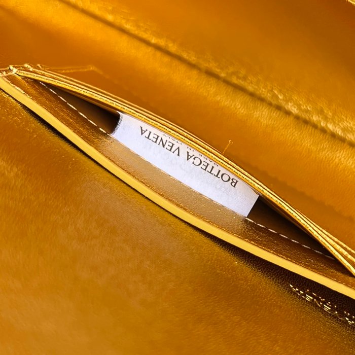 BOTTEGA VENETA BV 741511 クラッチバッグ ワニ紋羊革 31x13cm サイズ:31x13cm