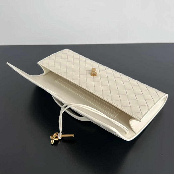 BOTTEGA VENETA BV 741511 クラッチバッグ 編み羊革 31x13cm サイズ:31x13cm