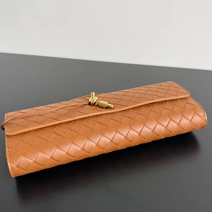 BOTTEGA VENETA BV 741511 クラッチバッグ 編み羊革 31x13cm サイズ:31x13cm