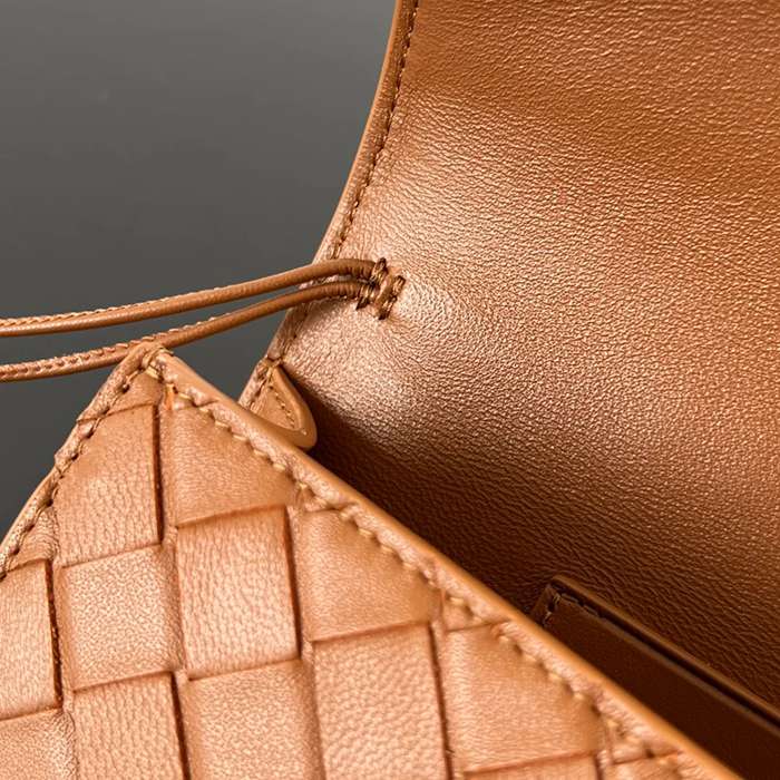 BOTTEGA VENETA BV 741511 クラッチバッグ 編み羊革 31x13cm サイズ:31x13cm