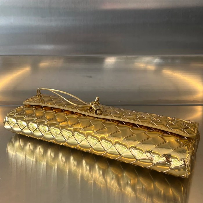 BOTTEGA VENETA BV 741511 クラッチバッグ 編み羊革 31x13cm サイズ:31x13cm
