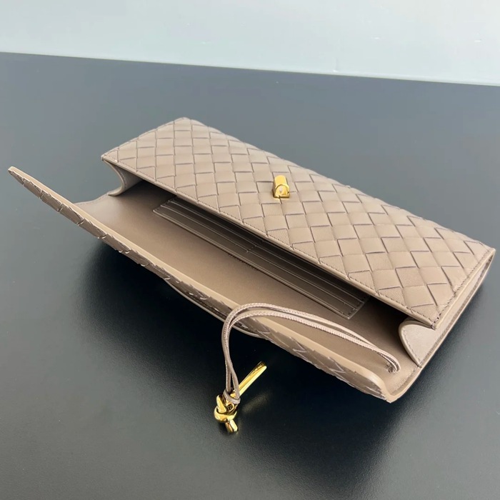 BOTTEGA VENETA BV 741511 クラッチバッグ 編み羊革 31x13cm サイズ:31x13cm