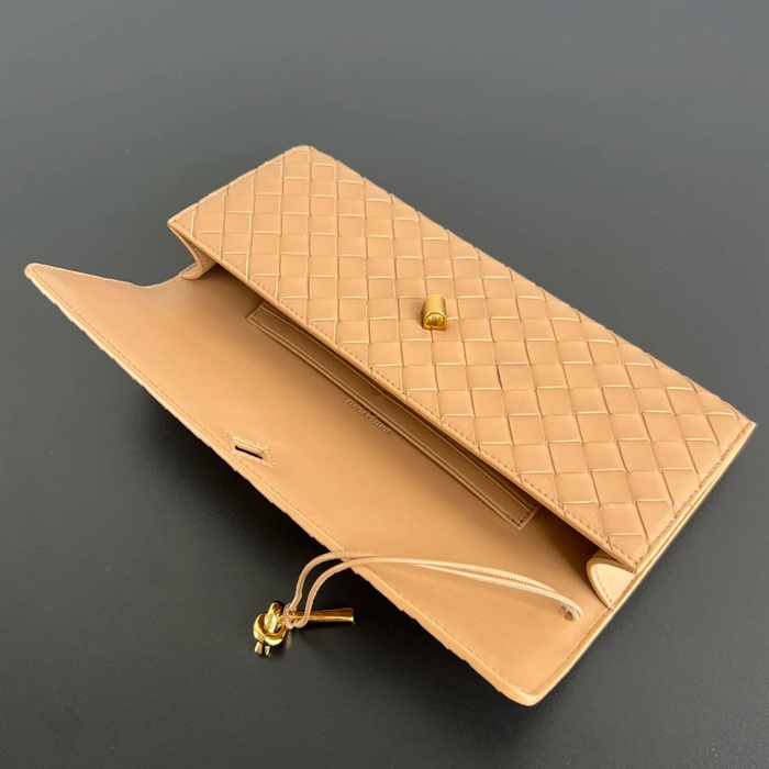 BOTTEGA VENETA BV 741511 クラッチバッグ 編み羊革 31x13cm サイズ:31x13cm