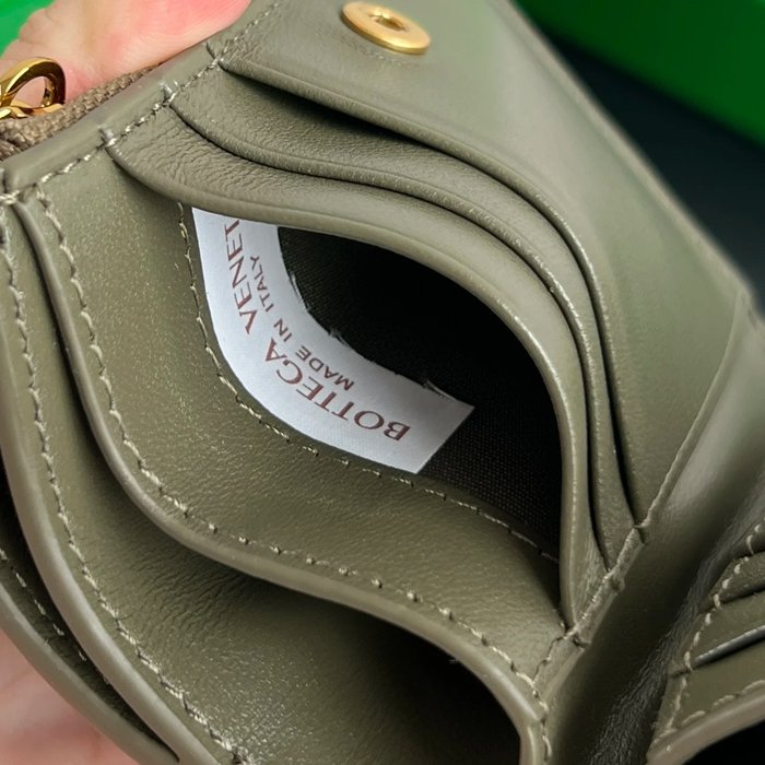 BOTTEGA VENETA BV 788055 ソリスティス 二つ折り財布 編みレザー ブラック 11.5x10cm サイズ:11.5x10cm