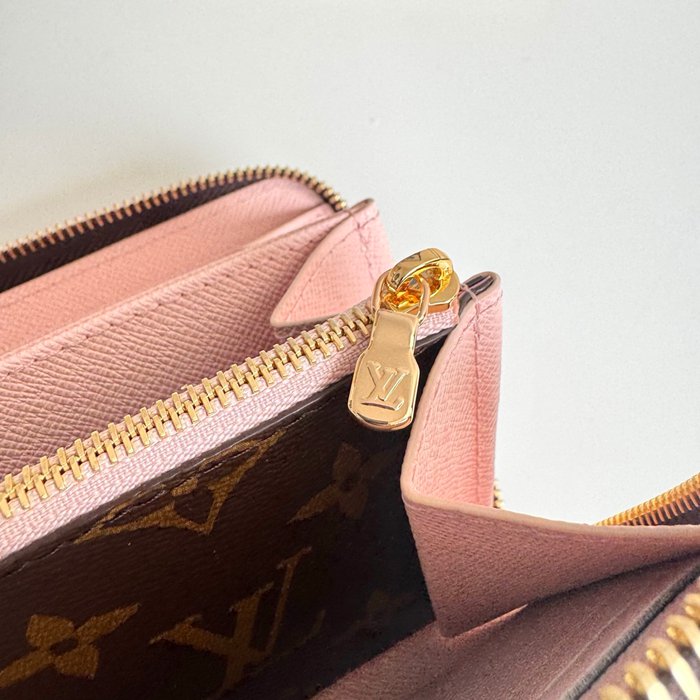 LOUIS VUITTON M26256 ジッピー長財布 モノグラム サイズ:19.5x10.5x2.5cm