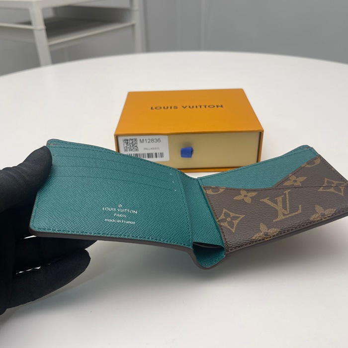 LOUIS VUITTON M12836 マルチプル短財布 モノグラムマッカーサー グリーン サイズ:11.5x9x1.5cm