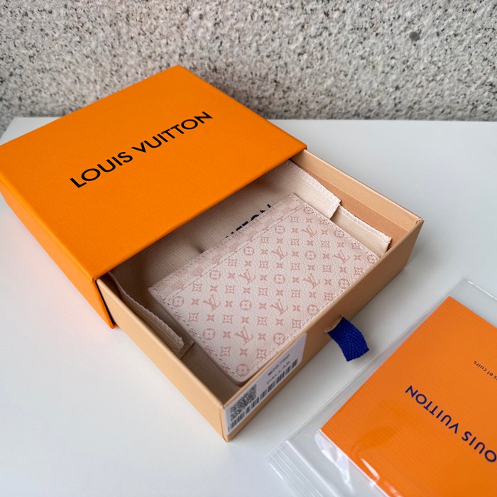 LOUIS VUITTON M25750 カードケース LVロマンスシリーズ サイズ:11x7x0.5cm