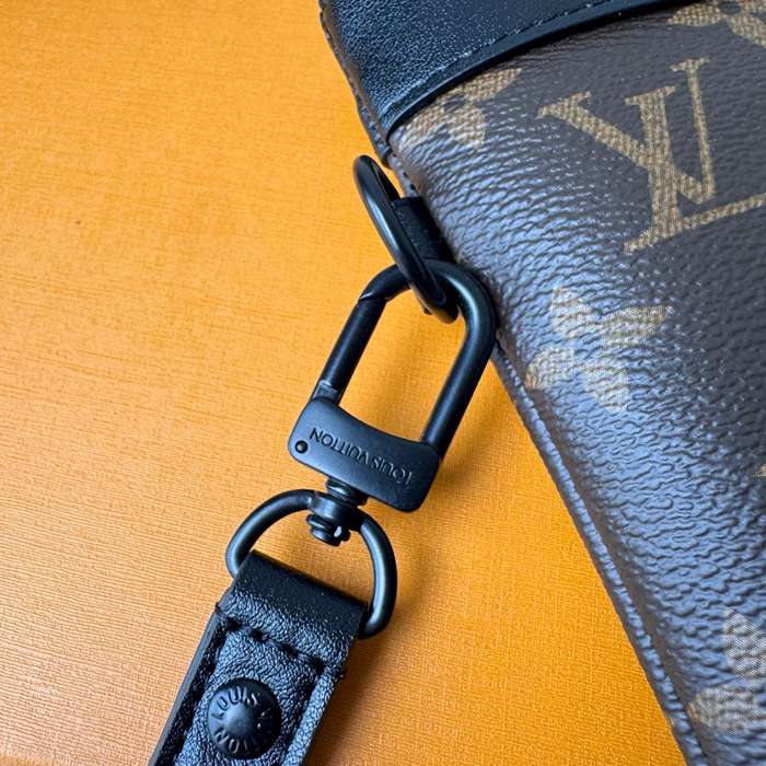 LOUIS VUITTON M82079 ポシェット トゥゴー モノグラムエクリプス サイズ:30x21.5cm