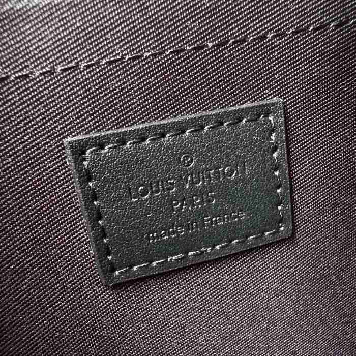 LOUIS VUITTON M82079 ポシェット トゥゴー モノグラムエクリプス サイズ:30x21.5cm