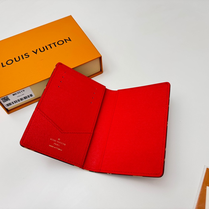 LOUIS VUITTON M83519 パスポートケース フライトモード モノグラム サイズ:10x14x2.5cm