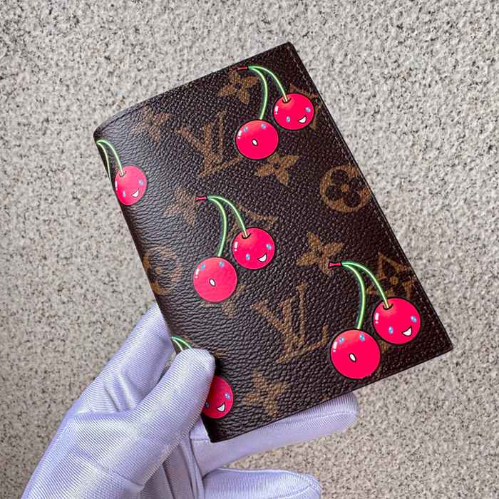 LOUIS VUITTON M13424 パスポートケース 村上隆コラボ サイズ:10x14x2.5cm