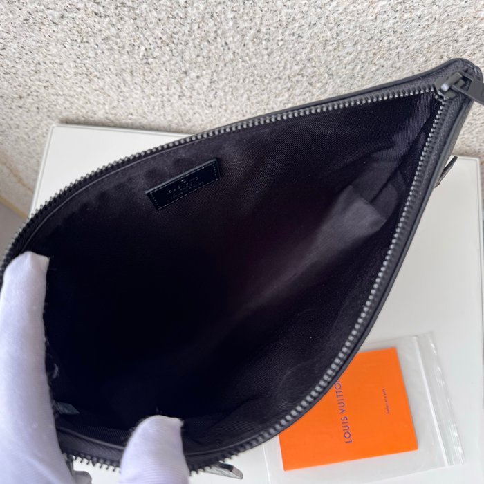 LOUIS VUITTON M69837 テイクオフポーチ LVエアログラム サイズ:30x22cm