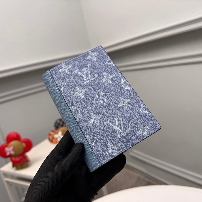 LOUIS VUITTON M14358 パスポートケース モノグラムマッカサー ブルー サイズ:10x14x2.5cm
