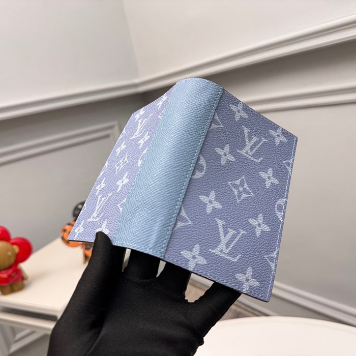 LOUIS VUITTON M14358 パスポートケース モノグラムマッカサー ブルー サイズ:10x14x2.5cm