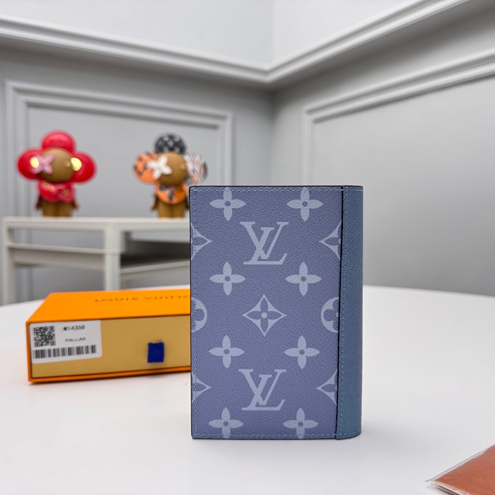 LOUIS VUITTON M14358 パスポートケース モノグラムマッカサー ブルー サイズ:10x14x2.5cm
