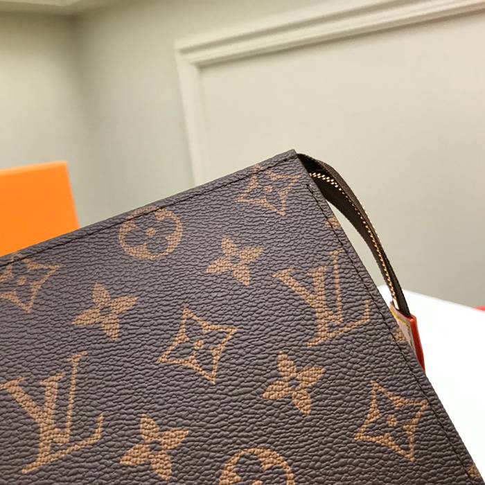 LOUIS VUITTON M47544 コスメポーチ 中 モノグラム サイズ:19x15cm