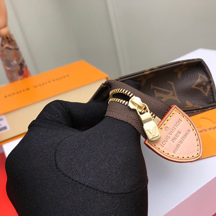 LOUIS VUITTON M47546 コスメポーチ 小 モノグラム サイズ:15x10x4.5cm