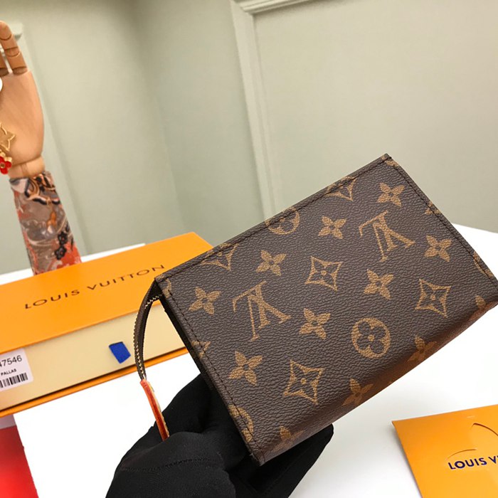 LOUIS VUITTON M47546 コスメポーチ 小 モノグラム サイズ:15x10x4.5cm