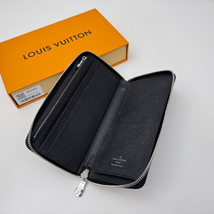 LOUIS VUITTON M60965 メンズ縦型ジッピー長財布 エピ サイズ:19x10cm