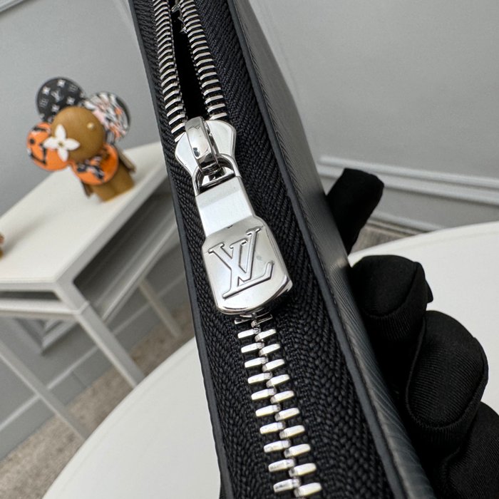LOUIS VUITTON M60965 メンズ縦型ジッピー長財布 エピ サイズ:19x10cm