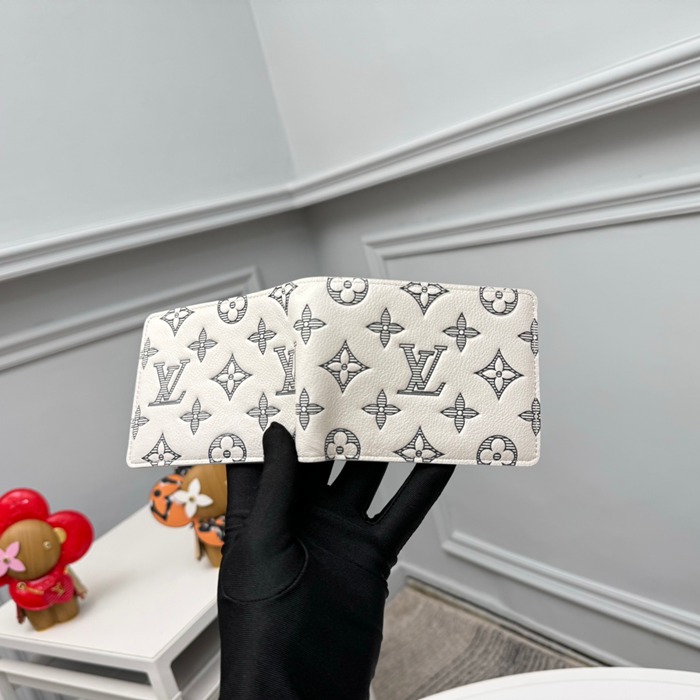 LOUIS VUITTON M83380 マルチプル短財布 モノグラムシャドウ ホワイト サイズ:11.5x9x1.5cm