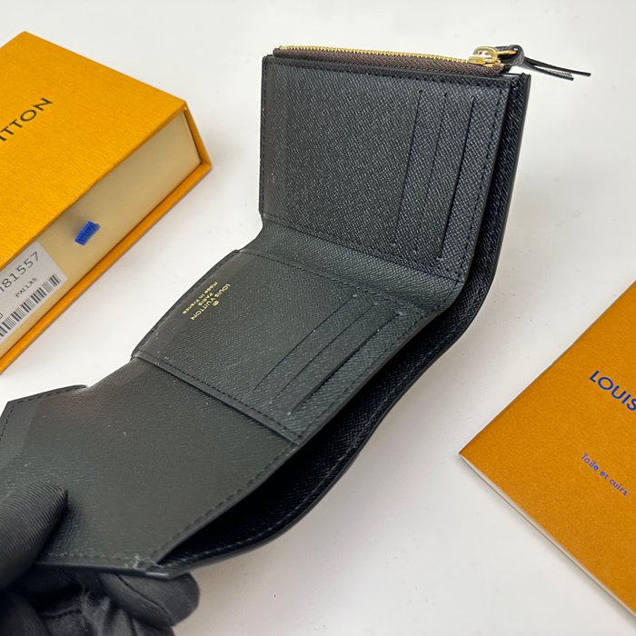 LOUIS VUITTON M81557 ヴィクトリーヌ財布 モノグラムリバース イエローフラワー サイズ:12x9.5x1.5cm