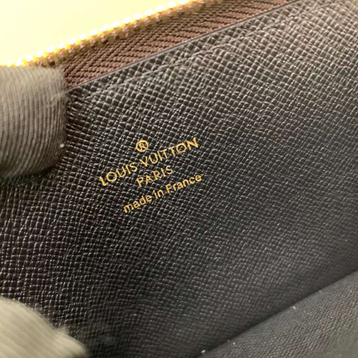 LOUIS VUITTON M69431 レクトヴェルソ カードケース モノグラム サイズ:13x9.5x2.5cm