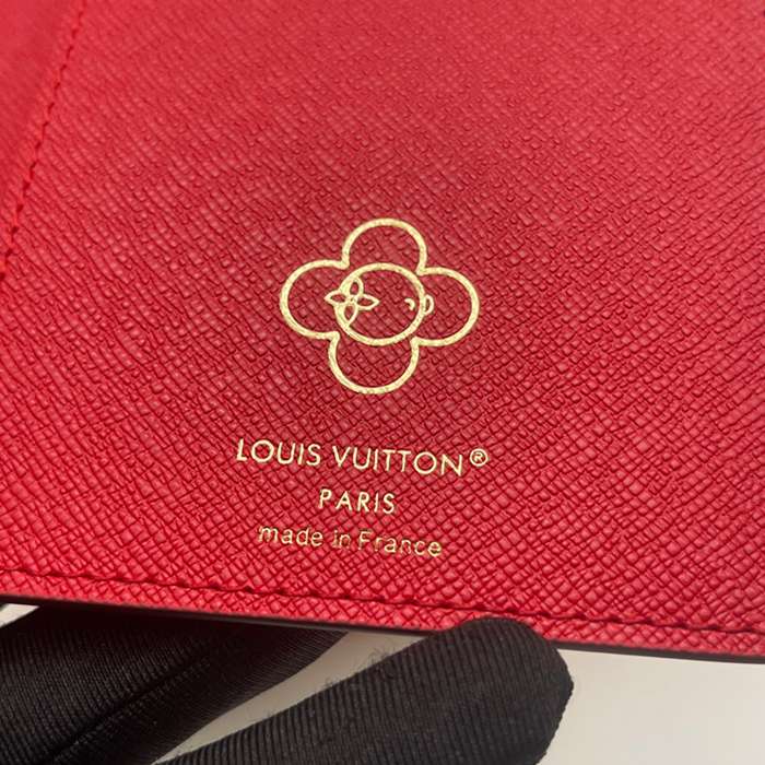 LOUIS VUITTON M12219 パスポートケース キャンディファクトリー ヴィヴィエンヌ サイズ:10x14x2.5cm