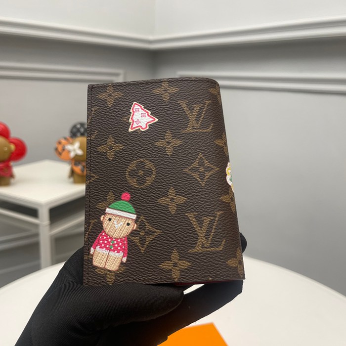 LOUIS VUITTON M12219 パスポートケース キャンディファクトリー ヴィヴィエンヌ サイズ:10x14x2.5cm