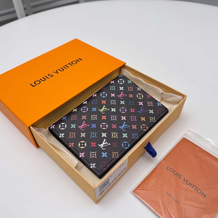 LOUIS VUITTON M13414 パスポートケース 村上隆コラボ ブラックマルチ サイズ:10x14x2.5cm