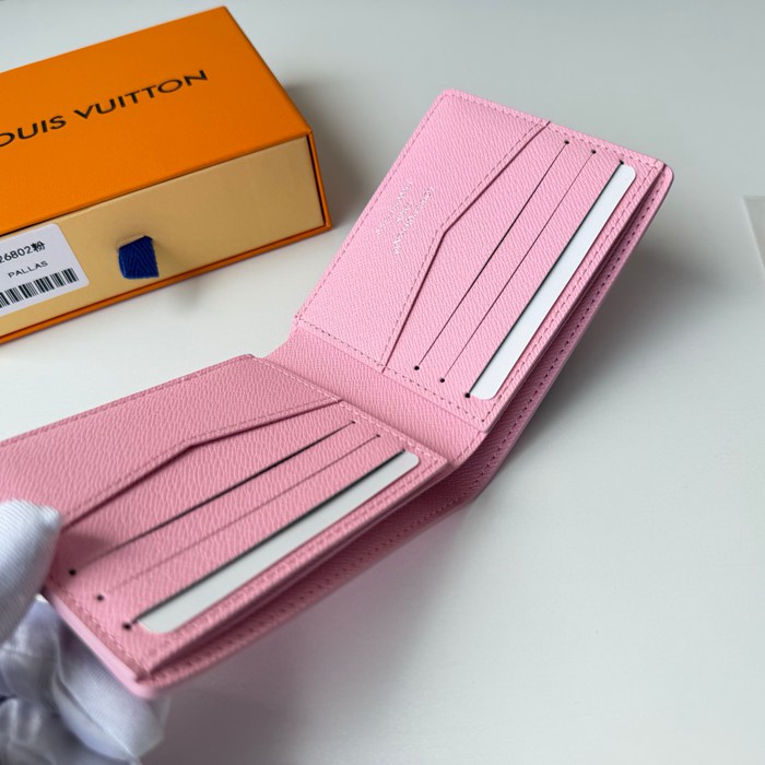 LOUIS VUITTON M26802 スレンダー財布 モノグラム スポーツシーン ピンク サイズ:11x8.5cm