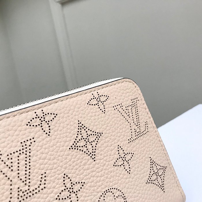 LOUIS VUITTON M61869 ジッピー長財布 マヒナ アイボリー サイズ:19.5x10.5x2.5cm