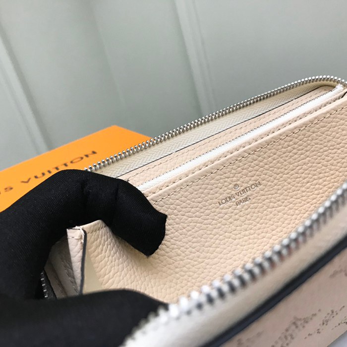LOUIS VUITTON M61869 ジッピー長財布 マヒナ アイボリー サイズ:19.5x10.5x2.5cm