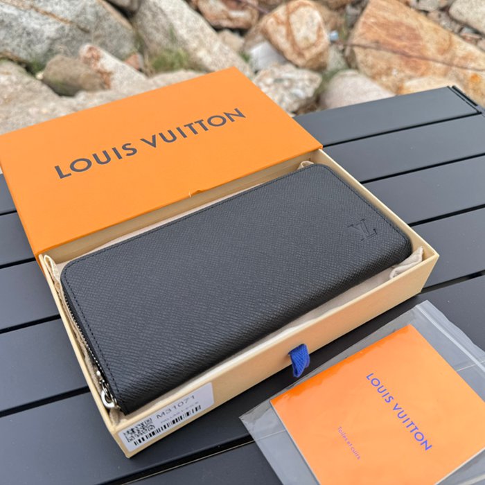 LOUIS VUITTON M31071 ジッピー長財布 ホリゾンタル エピ サイズ:21x2.5x10cm