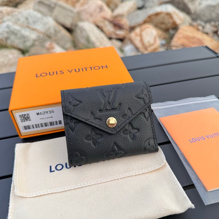 LOUIS VUITTON M62935 ゾエ短財布 モノグラムアンプラント ブラック サイズ:9.5x7.5cm