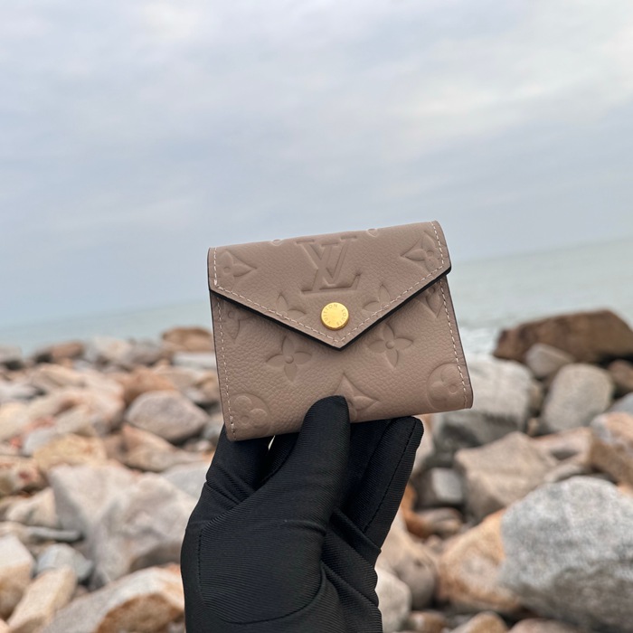 LOUIS VUITTON M69800 ゾエ短財布 モノグラムアンプラント ベージュ サイズ:9.5x7.5cm