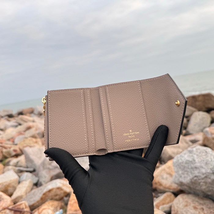 LOUIS VUITTON M69800 ゾエ短財布 モノグラムアンプラント ベージュ サイズ:9.5x7.5cm