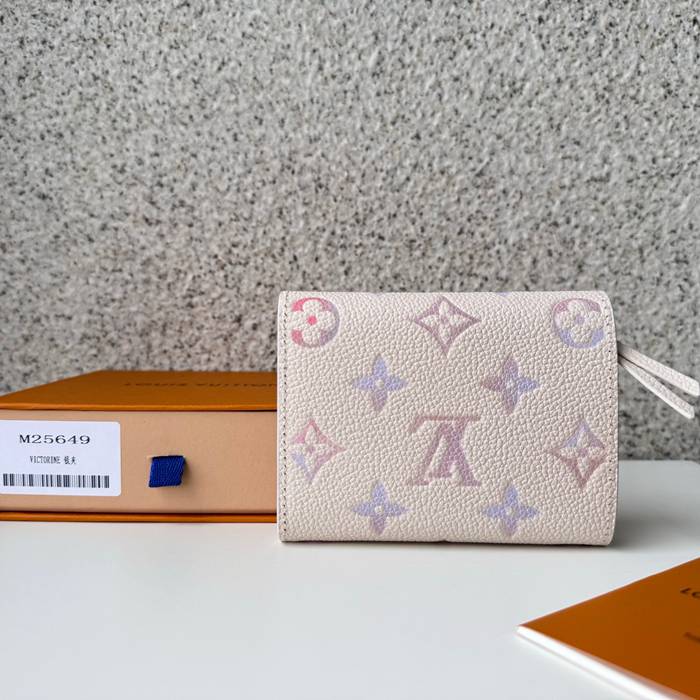 LOUIS VUITTON M25649 ヴィクトリーヌ財布 モノグラムアンプラント サイズ:12x9.5x2.5cm