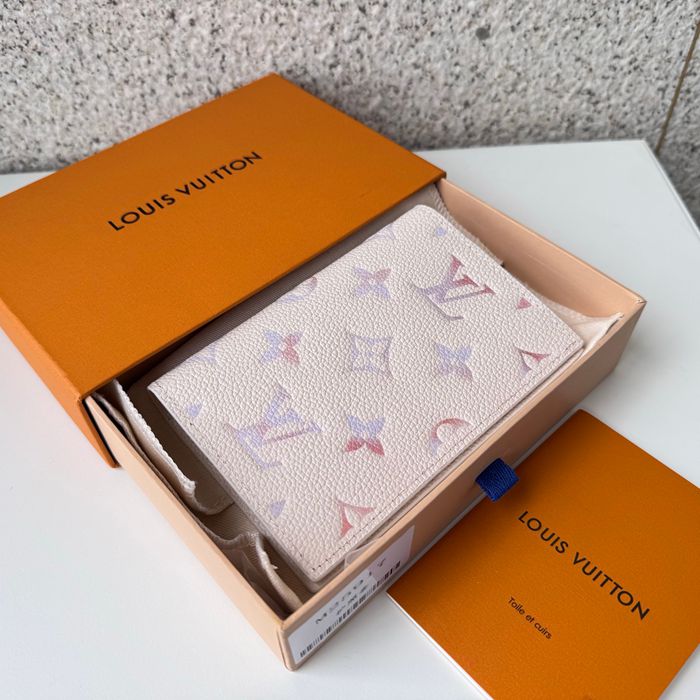 LOUIS VUITTON 25917 パスポートケース モノグラムアンプラント サイズ:10x14x2.5cm